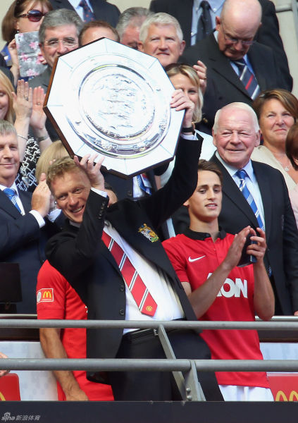 犹他爵士国际比赛日止住颓势，志在社区盾名次提升，质疑声仍在，控场能力受关注